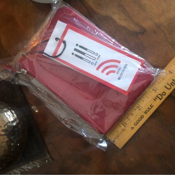 Red Leather Wallet Credit Card ID Holder Zipper Coin Purse - Picture 8 of 9